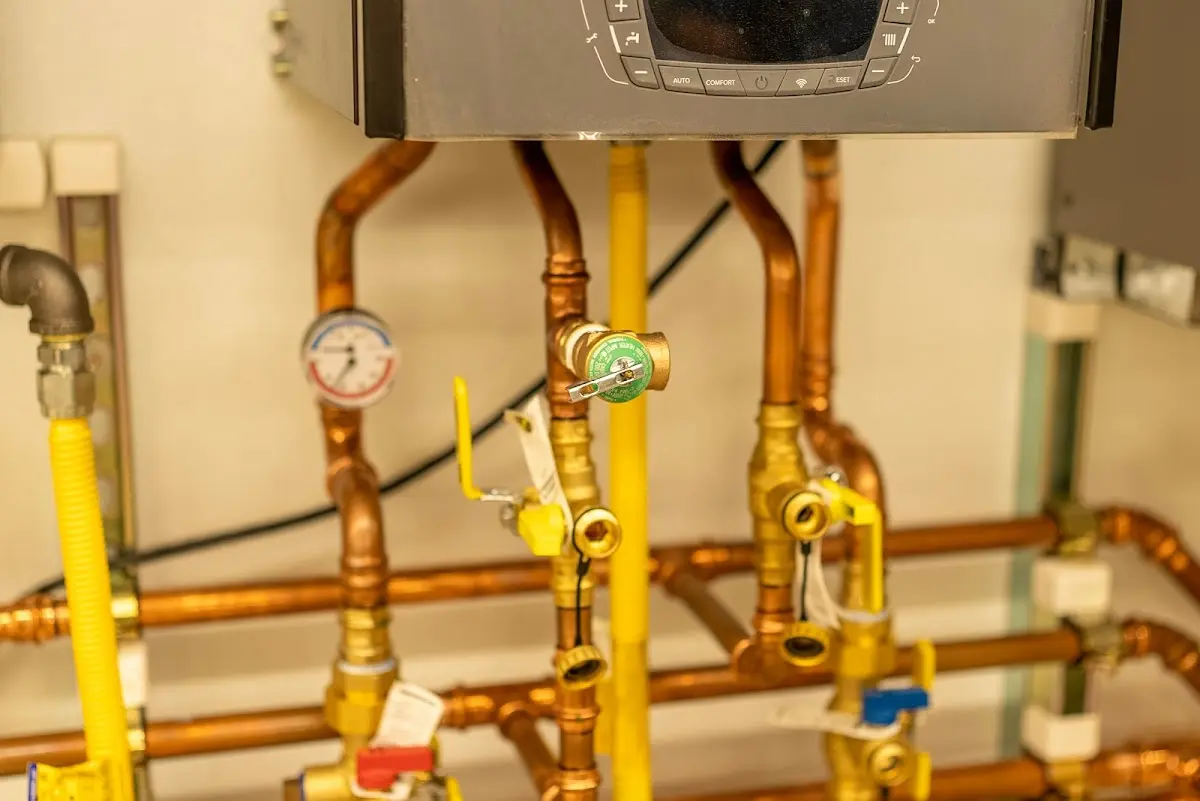 Licensed technician providing Slab Leak Repair for a homeowner in Lake Morton-Berrydale